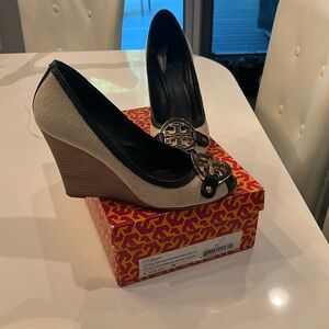 Tory wedges - size 9
